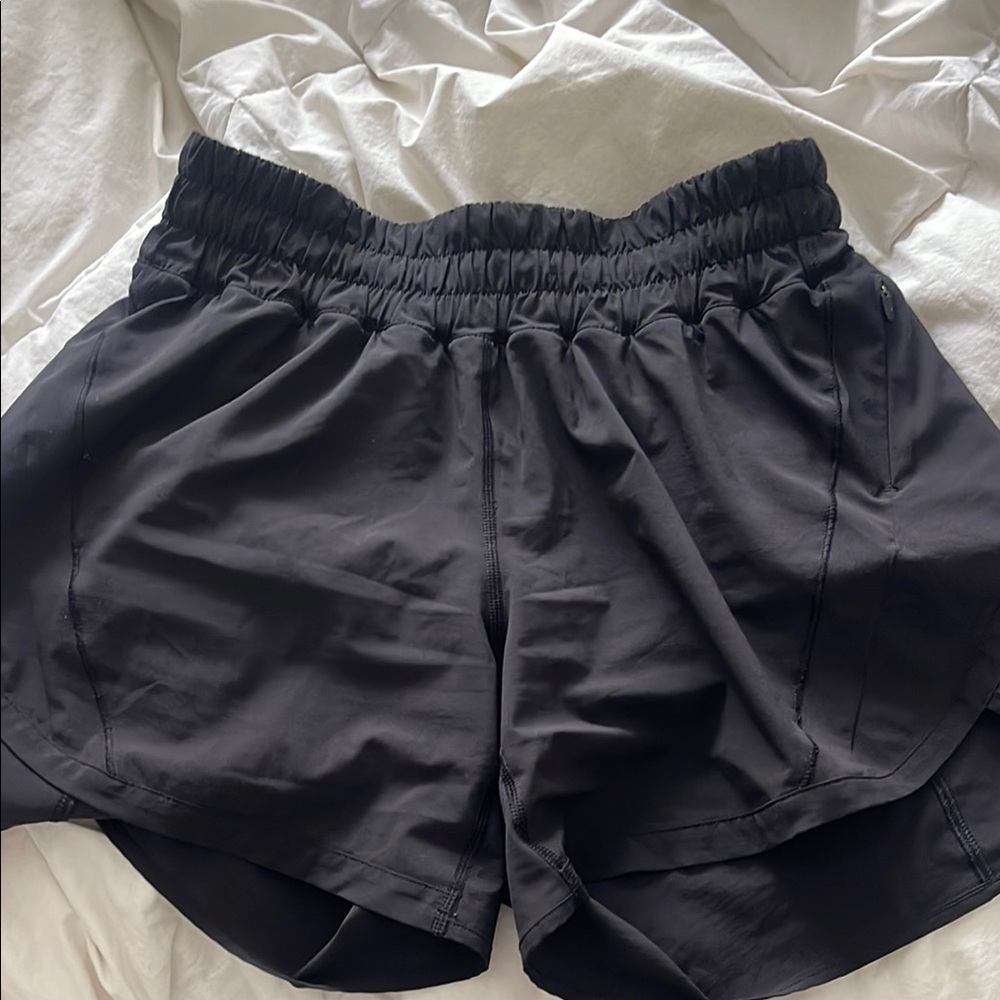 Lululemon Black Track That 5” Short Size 6